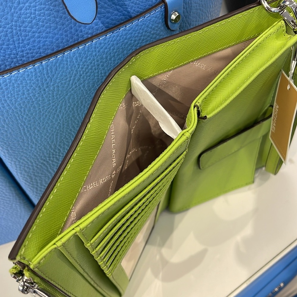 MICHAEL KORS LG DOUBLE ZIP WRISTLET Wallet Phone Case Holder 
Lime
NWT - Picture 11 of 16